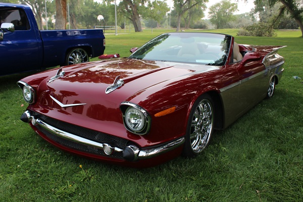 DeDe's Car Show